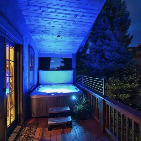 Huge 5 Bd Dog Friendly, Hot Tub, New Back Deck!