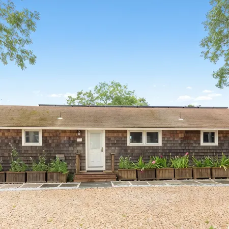 Ritz - East Hampton Cottage On The Water