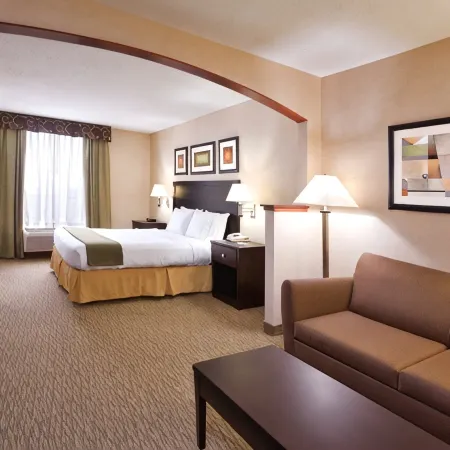 Holiday Inn Express & Suites CLEVELAND-STREETSBORO by IHG