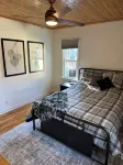 Quaint sunny cottage that rests in the historical neighborhood of Billings - Homestays