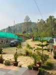 Lap of Himalayas Resort - 停車場