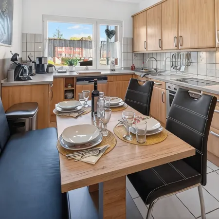 FeWo Galliet 1: 87Sqm, 2 Br, Balcony, Quiet & Close to Trade Fair