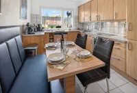 FeWo Galliet 1: 87Sqm, 2 Br, Balcony, Quiet & Close to Trade Fair