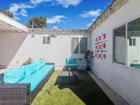 Bright Vibes Home- Sleeps 8- 1 Block to University- Pacman, BBQ, Indoor Gym Hotels in Redlands
