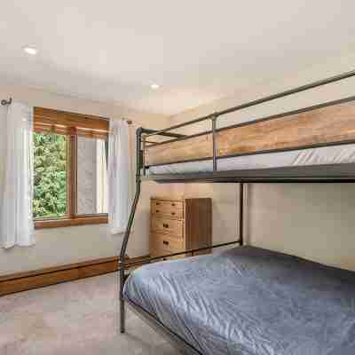 Awesome Location, Super Clean Only a Few Steps to the Free Bus Rooms