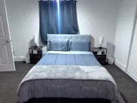 Convenient Walkout Basement Apartment, private entrance in Aurora with WiFi - บังกะโล