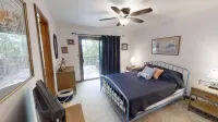 Lakefront - Spacious 5-bedroom house on Lake Anna - Public Side - Homestays