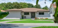 Family Oasis • Near Mia & Dolphin Mall / Pool, BBQ - Homestays