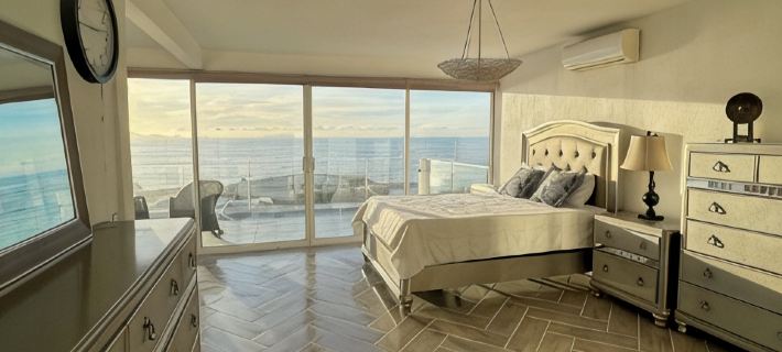 Beautiful 4 story beach house with amazing rooftop located in  Tijuana-Rosarito. Ξενοδοχεία στην πόλη Tijuana