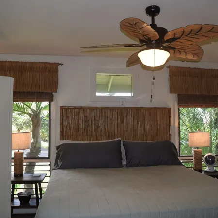 Kona Oasis: Private Backyard & Beach-Entry Pool