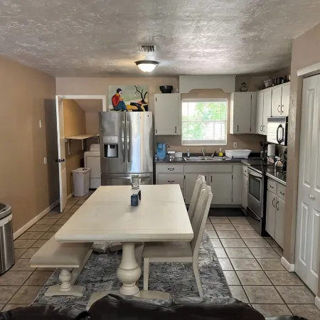 Cozy 2-bedroom house in charming Chiefland with WiFi, AC
