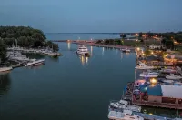 Relax on beautiful Catabwa, Lake Erie in West Harbor - 4-Star