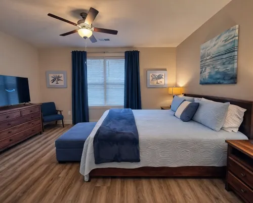 Lazy Palm-Free Beach Pass! Pool! 1/2 Mile to Marshwalk and Marina! 3 King Bdrms! Hotels in Murrells Inlet