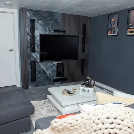 One-bedroom guest suite with  private entry