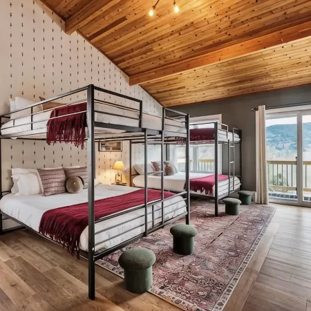 White Mtn Lux Retreat - Hot Tub, Sauna & Game Room Hotels in Bartlett