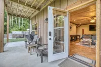 NEW! - Fish the CREEK/Mountain VIEWS/mini-GOLF/hot tub/3 acres/Dog friendly