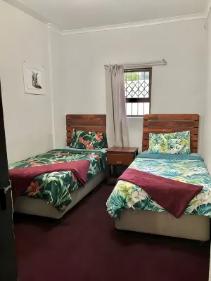 Charming 2-bedroom cottage in lovely Randburg with WiFi