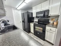 Cozy 2BR - Patio - Pet Friendly - 방갈로
