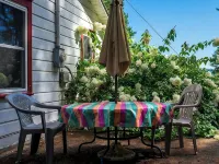 Cozy 2-bdrm, 3-season Adirondack cabin at tranquil Great Sacandaga Lake w/WiFi Hotels in Day