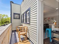 Charming 2BD W/ Parking 15 Mins from Downtown - Bungalows