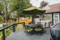 Luxury private Portage Lakes home lake access 3 bd Oasis Hottub pet friendly!