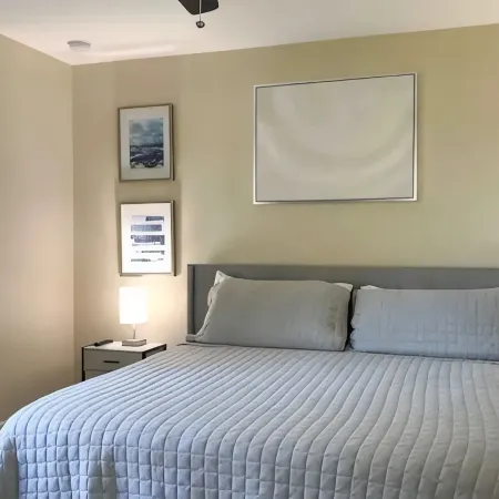 Modern 3BR 2 BathFreeWifi WarmMineralSpring EV lvl 2 chargerwith tesla adapter
