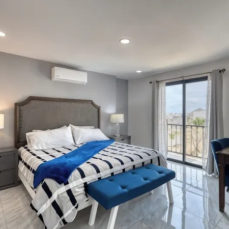 Dog-friendly Hotel Suite With Ocean-view Rooftop Infinity Pool, Central AC & gym