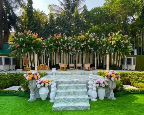 Club Emerald Hotels near BARC