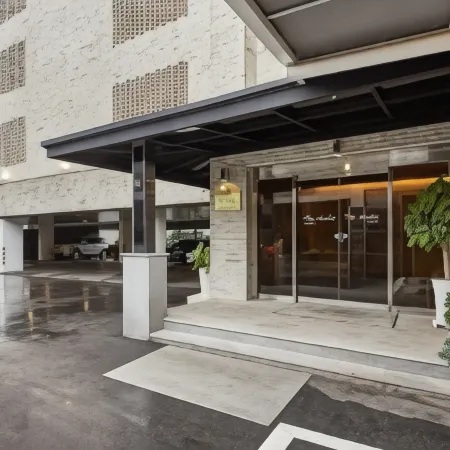 Yangpyeong the Amber Hotel Отели рядом с достопримечательностью «Храм Суджонса»