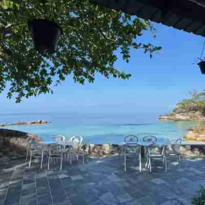 Minang Cove Resort Hotel Exterior