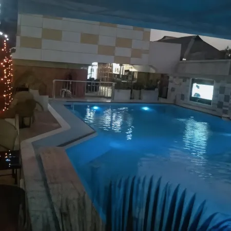 Forever Hotel & Suites