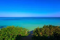 Travellers Beach Resort - parking