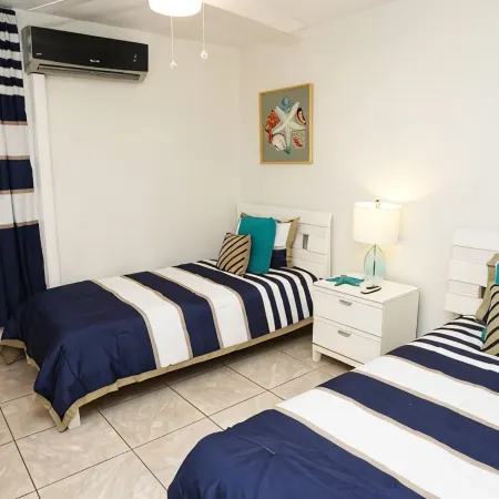 Beautiful Quiet and Luxurious Apartment Overviewing the Renaissance Marina!