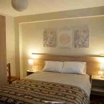 Ruinas: Spacious 2-Bedroom Apartment in San Blas Market Area. Big Kitchen! Rooms