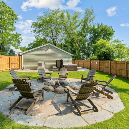 Cozy cottage w/hot tub, game room & backyard. Close to West Point and Bethel.