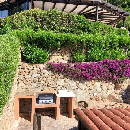 COTTAGE SMERALDA -5pax w/private jacuzzi terrace and shared Pool Seaview