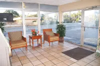 Polynesian Oceanfront Hotel - Motels