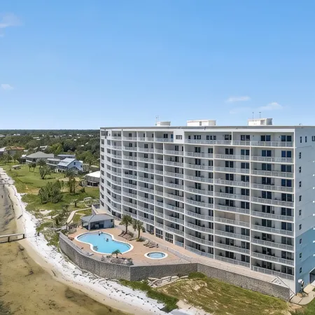 Amazing views!! Beautiful 8th floor unit