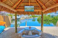 Pineapple Sea Shack: 60' Dock, Tiki Hut, Swim Spa, Kayaks, Paddleboards & Pets - 健身室/gym room