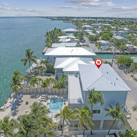 Oceanfront PARADISE w Heated pool, 55’ dock, ocean view & bathroom in every room