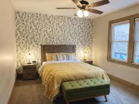 2-Bedroom Luxury Loft in the Heart of Downtown Munising Hotels in Munising