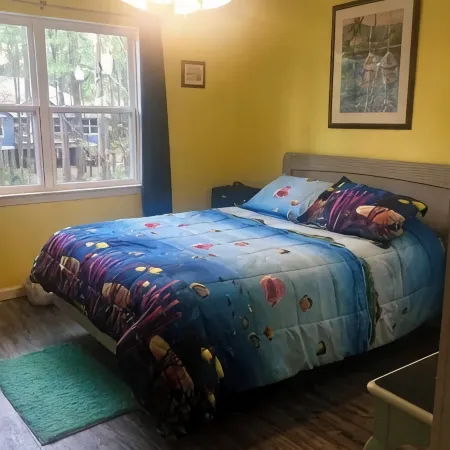 Tropical Dreams !Super Cute, Clean and Close to the Beach! New Pickleball Court!
