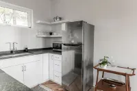 配有懸崖景觀, 超大窗戶的兩卧室現代微型小屋! - 3星級