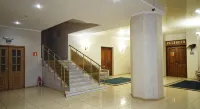 Leningrad Hotel - parking