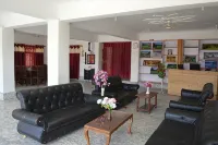 Hotel Grand 81 - parking