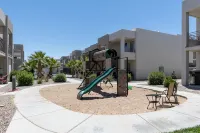 4 bedroom Townhome-Sleeps 16-Pool Hot Tub+Pickleball+quiet location - Balkon