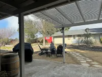 Boots & Barrels Ranch-2 master bedrooms,2 add'l bedrooms,3 baths, views, firepit - Farmhouses
