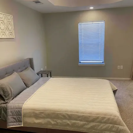 Lovely 2 bedroom w/ 2 bathroom cozy & clean rental