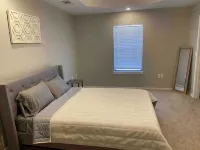 Lovely 2 bedroom w/ 2 bathroom cozy & clean rental