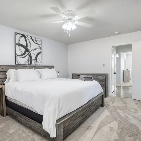 Charming 3-bedroom + Den house with AC and WiFi in awesome North Fresno.
